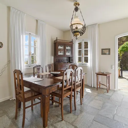Gialia Beach House With Bbq, 50M From The Sea בית נופש Ándros