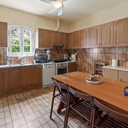 Gialia Beach House With Bbq, 50M From The Sea